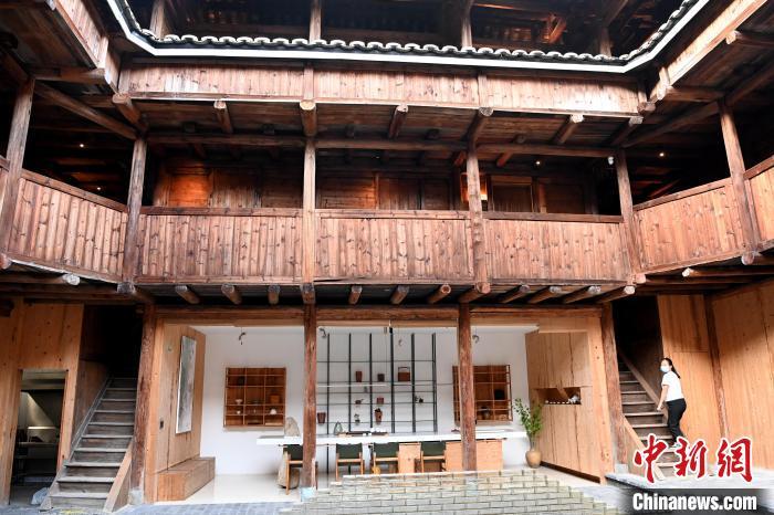 土楼民宿别具特色。 张金川 摄